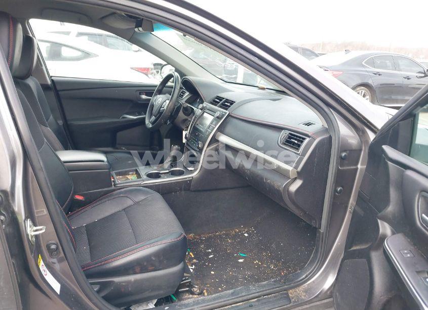 Photo 5 of 2016 Toyota Camry SE (VIN 4T1BF1FK2GU615296)