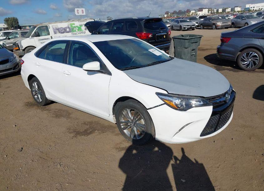 2017 Toyota Camry SE (VIN 4T1BF1FK2HU270305) main photo