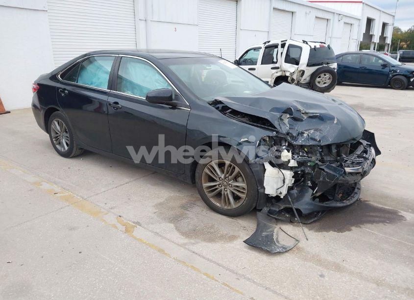 2017 Toyota Camry SE (VIN 4T1BF1FK2HU272328) main photo