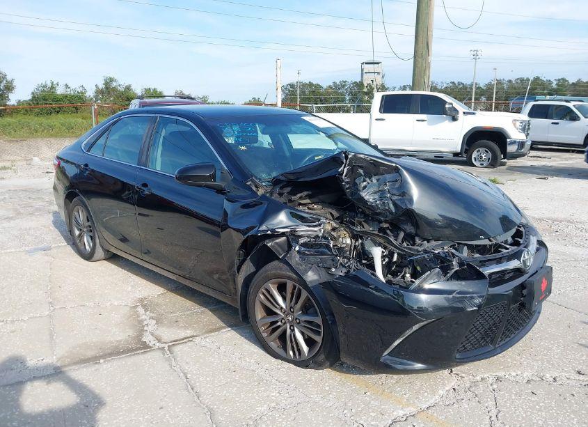 2017 Toyota Camry SE (VIN 4T1BF1FK2HU304274) main photo