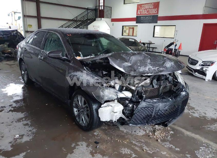 2017 Toyota Camry SE (VIN 4T1BF1FK2HU307210) main photo