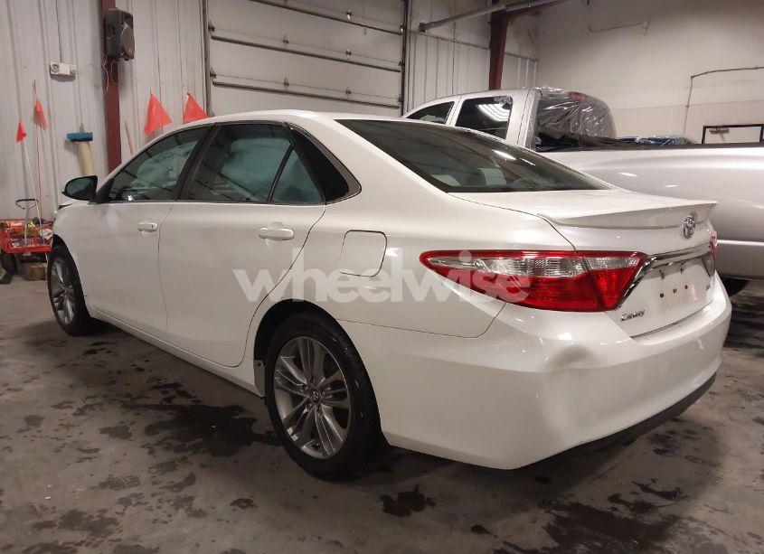 Photo 3 of 2017 Toyota Camry SE (VIN 4T1BF1FK2HU315503)