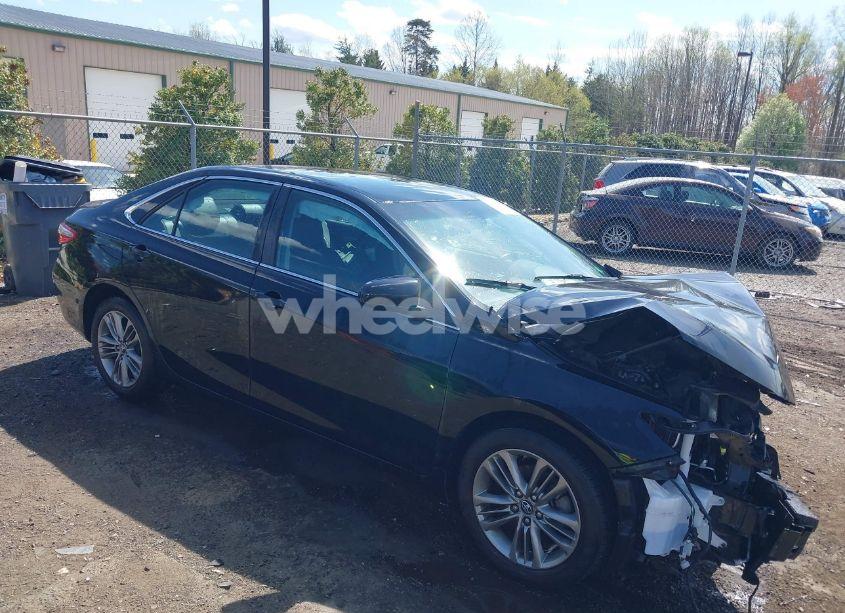 2017 Toyota Camry SE (VIN 4T1BF1FK2HU339493) main photo