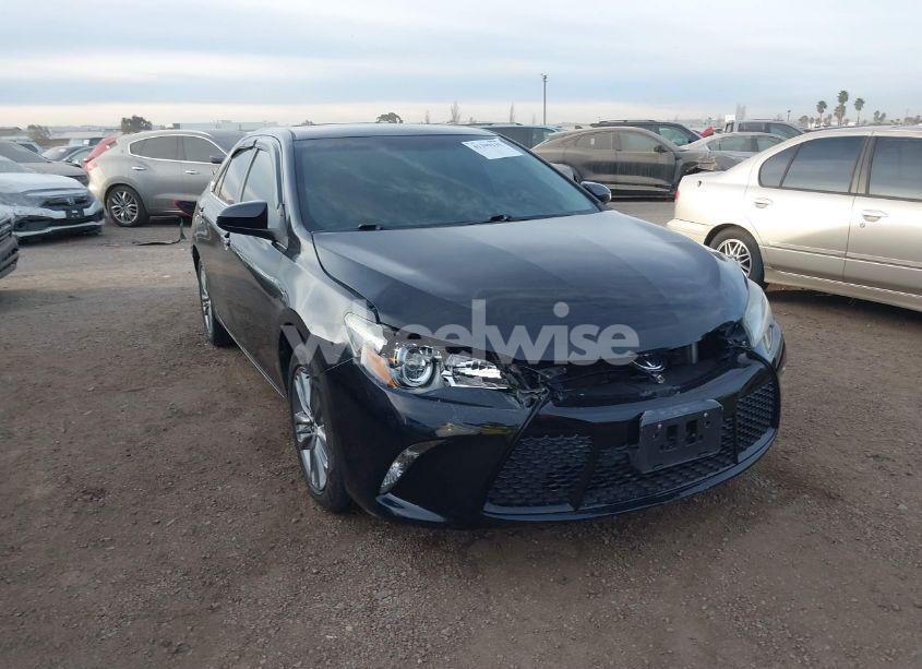 2017 Toyota Camry SE (VIN 4T1BF1FK2HU341826) main photo