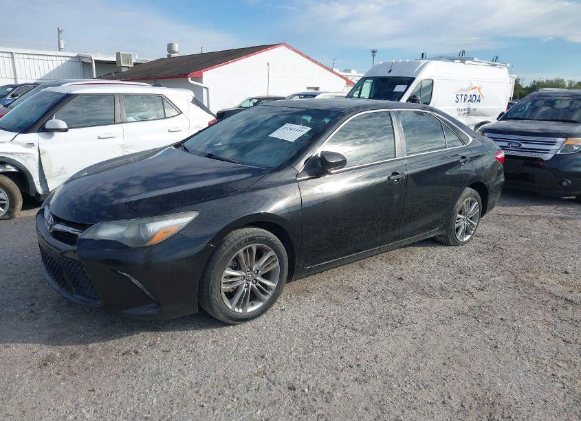 Photo 2 of 2017 Toyota Camry SE (VIN 4T1BF1FK2HU342796)