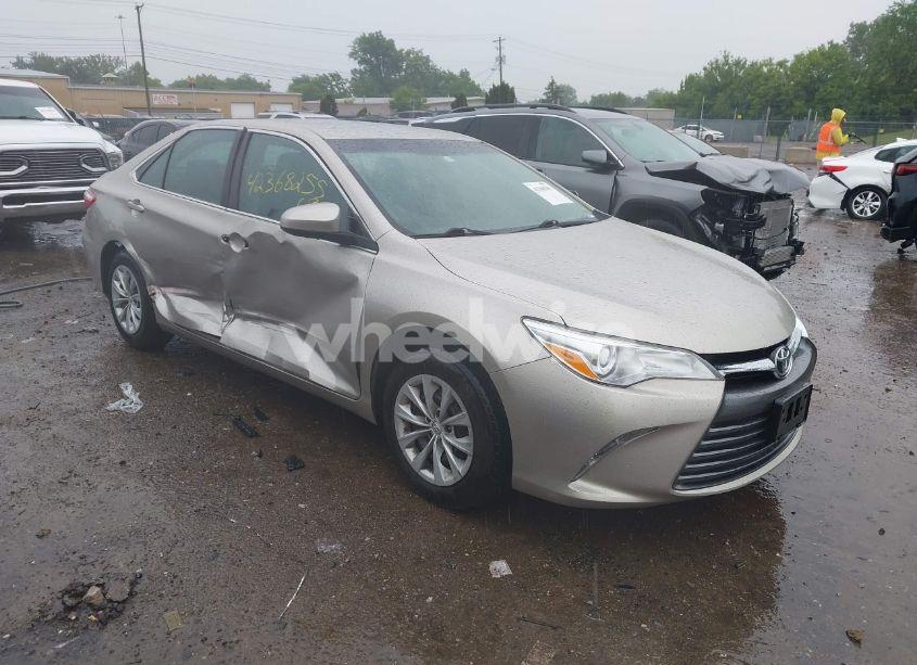 2017 Toyota Camry LE (VIN 4T1BF1FK2HU344595) main photo