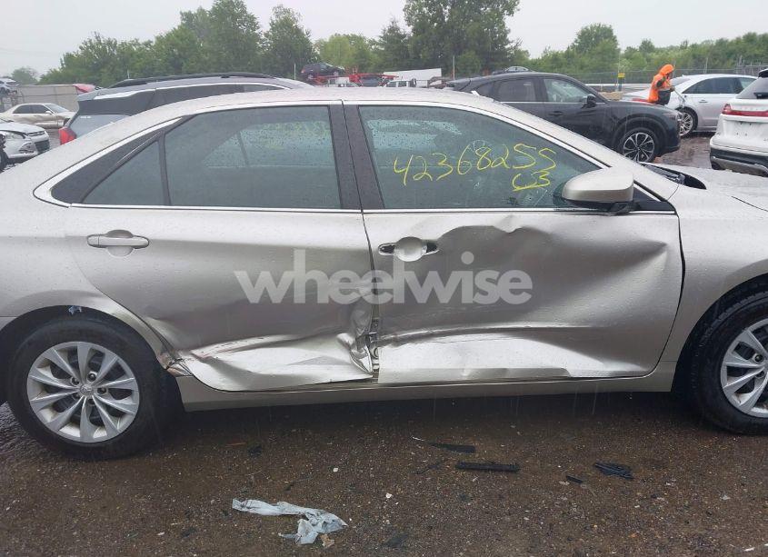 Photo 6 of 2017 Toyota Camry LE (VIN 4T1BF1FK2HU344595)