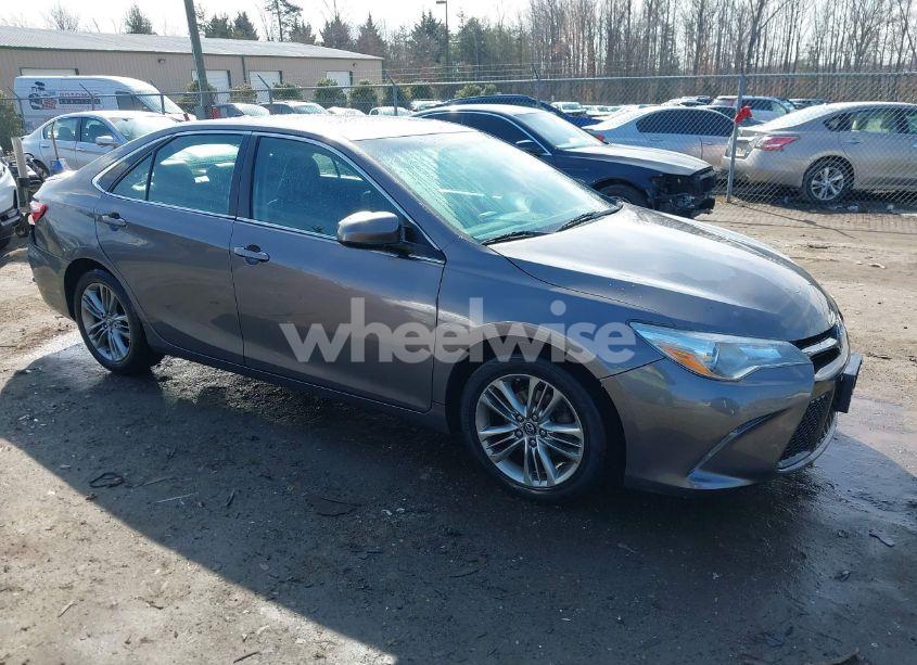 2017 Toyota Camry SE (VIN 4T1BF1FK2HU361722) main photo