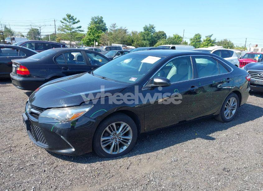 Photo 2 of 2017 Toyota Camry SE (VIN 4T1BF1FK2HU365060)
