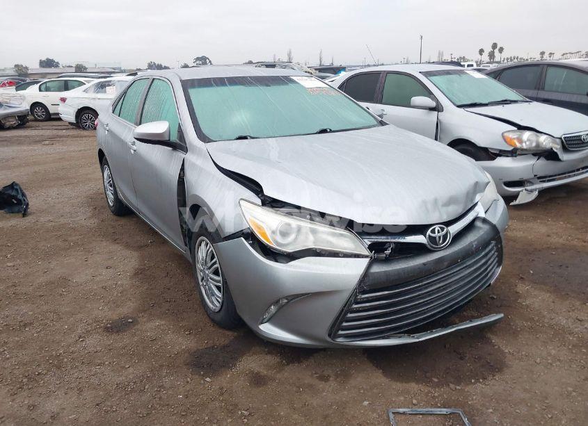 2017 Toyota Camry LE (VIN 4T1BF1FK2HU413690) main photo