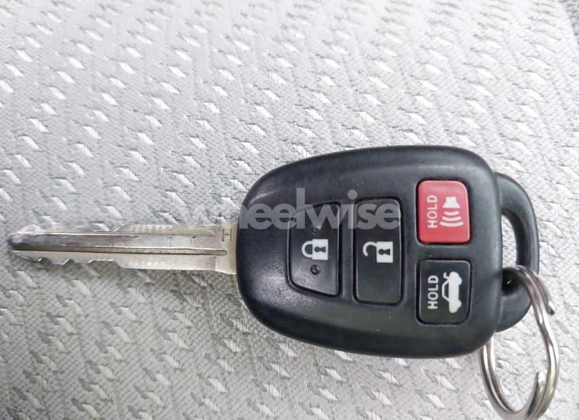 Photo 11 of 2017 Toyota Camry LE (VIN 4T1BF1FK2HU413690)