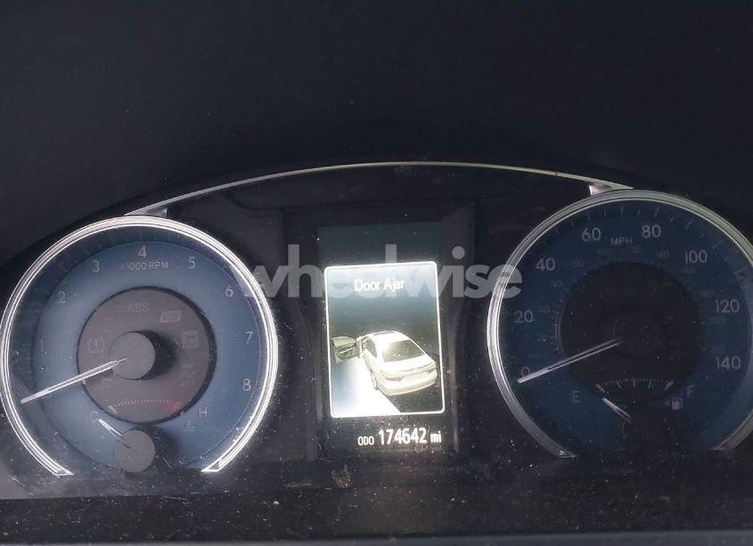 Photo 7 of 2017 Toyota Camry LE (VIN 4T1BF1FK2HU413690)