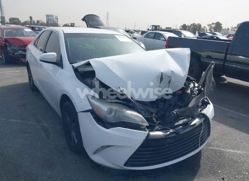 2017 Toyota Camry SE (VIN 4T1BF1FK2HU639664) main photo