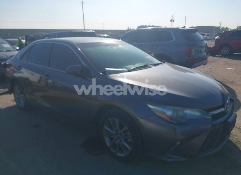 2017 Toyota Camry SE (VIN 4T1BF1FK2HU655816) main photo