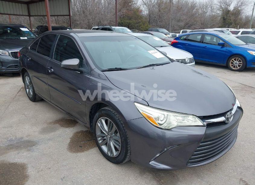 2017 Toyota Camry SE (VIN 4T1BF1FK2HU658702) main photo