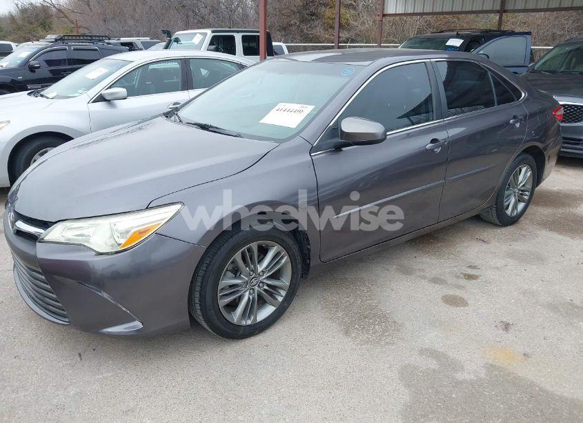 Photo 2 of 2017 Toyota Camry SE (VIN 4T1BF1FK2HU658702)