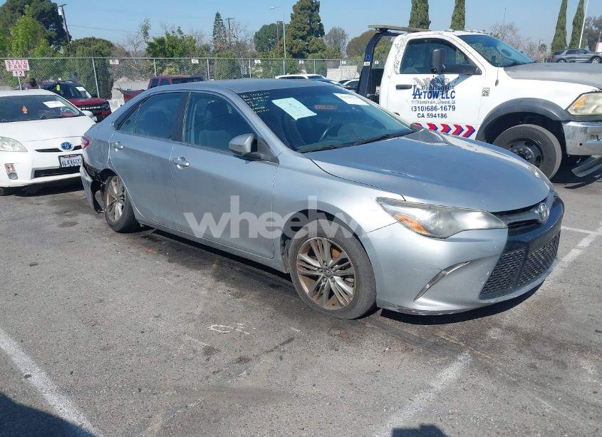 2017 Toyota Camry SE (VIN 4T1BF1FK2HU661910) main photo