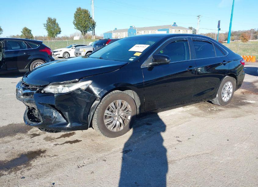 Photo 2 of 2017 Toyota Camry LE (VIN 4T1BF1FK2HU670073)