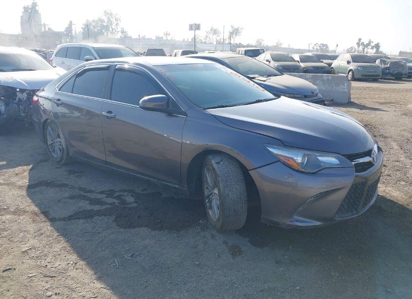 2017 Toyota Camry SE (VIN 4T1BF1FK2HU679291) main photo