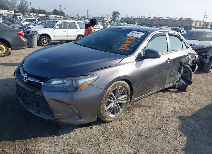 Photo 2 of 2017 Toyota Camry SE (VIN 4T1BF1FK2HU679291)