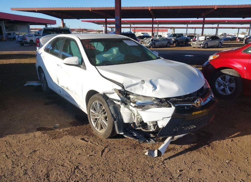 2017 Toyota Camry SE (VIN 4T1BF1FK2HU698049) main photo