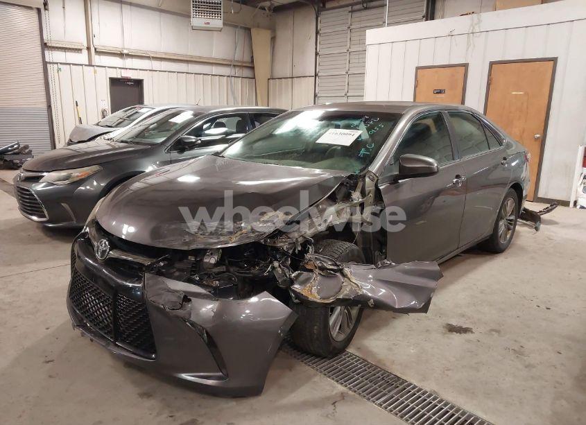 Photo 2 of 2017 Toyota Camry SE (VIN 4T1BF1FK2HU700155)