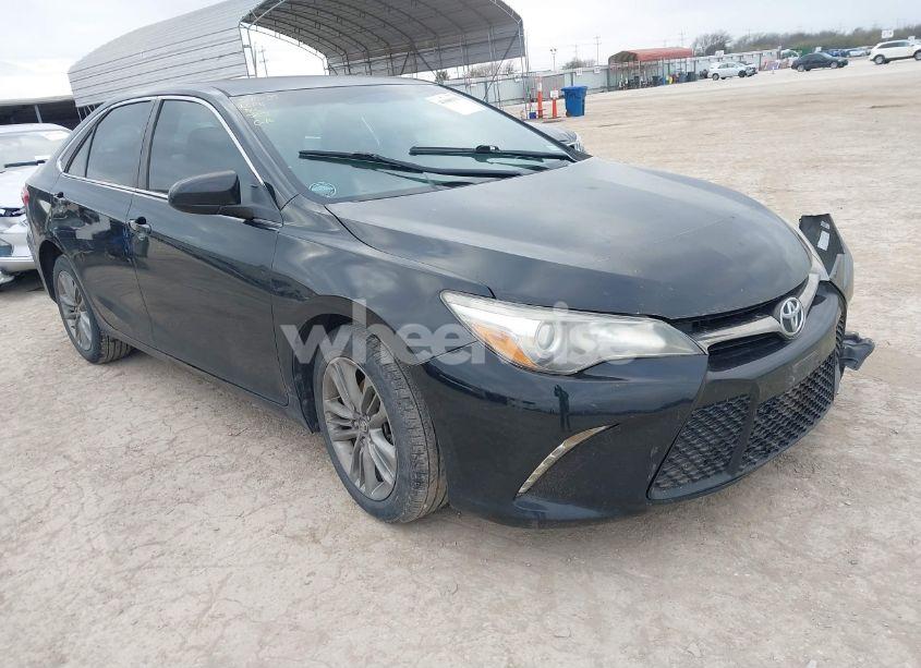 2017 Toyota Camry SE (VIN 4T1BF1FK2HU704934) main photo