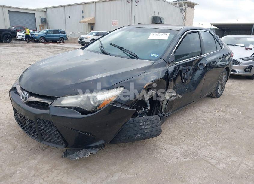 Photo 2 of 2017 Toyota Camry SE (VIN 4T1BF1FK2HU704934)