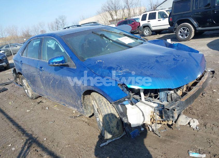 2017 Toyota Camry SE (VIN 4T1BF1FK2HU715710) main photo