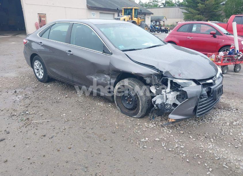 2017 Toyota Camry LE (VIN 4T1BF1FK2HU716534) main photo