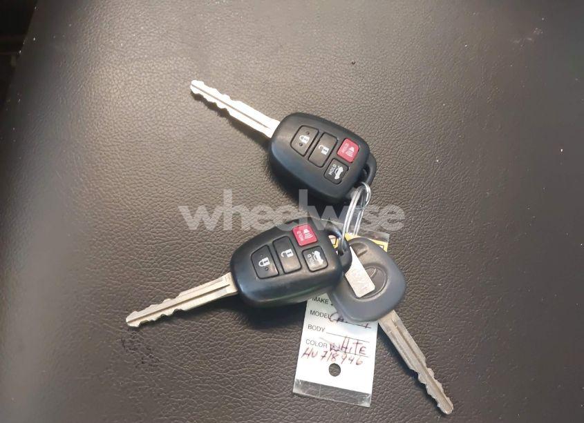 Photo 11 of 2017 Toyota Camry LE (VIN 4T1BF1FK2HU718946)