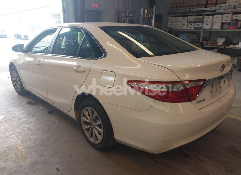 Photo 3 of 2017 Toyota Camry LE (VIN 4T1BF1FK2HU718946)