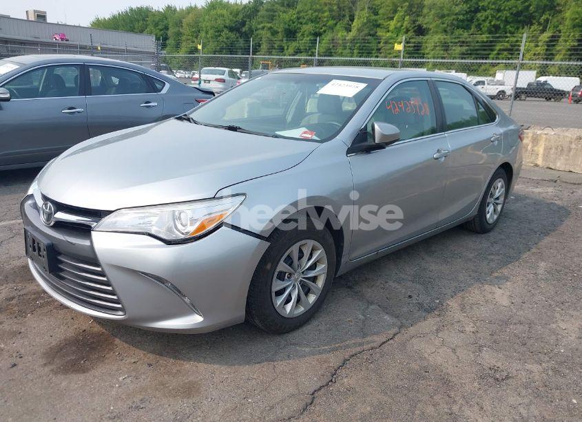 Photo 2 of 2017 Toyota Camry LE (VIN 4T1BF1FK2HU722026)