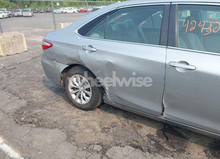 Photo 6 of 2017 Toyota Camry LE (VIN 4T1BF1FK2HU722026)