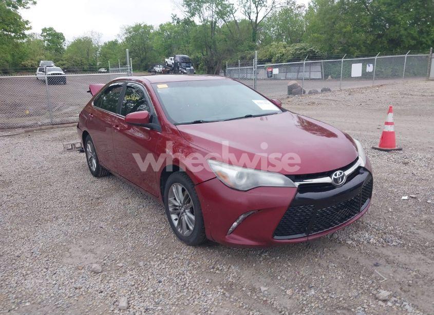2017 Toyota Camry SE (VIN 4T1BF1FK2HU730739) main photo