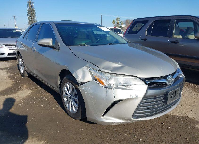 2017 Toyota Camry LE (VIN 4T1BF1FK2HU751431) main photo