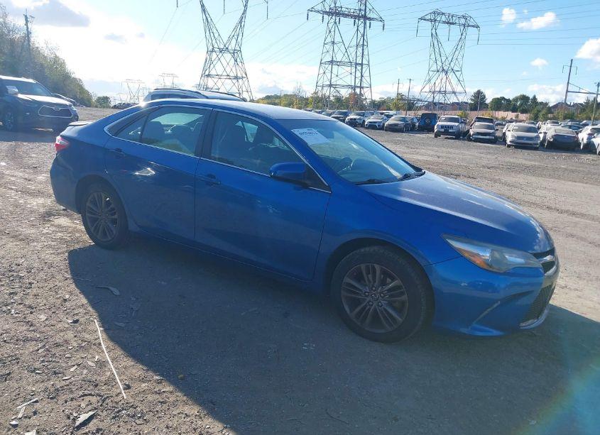 2017 Toyota Camry SE (VIN 4T1BF1FK2HU751641) main photo