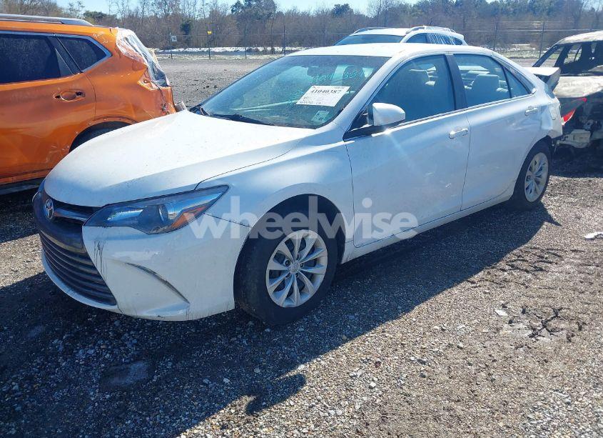 Photo 2 of 2017 Toyota Camry LE (VIN 4T1BF1FK2HU772909)