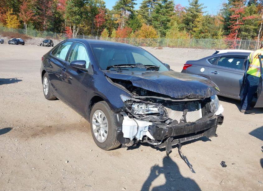 2017 Toyota Camry LE (VIN 4T1BF1FK2HU777379) main photo