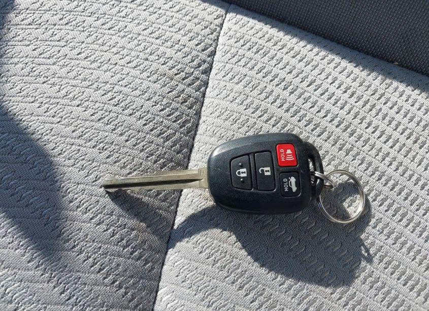 Photo 11 of 2017 Toyota Camry LE (VIN 4T1BF1FK2HU777379)