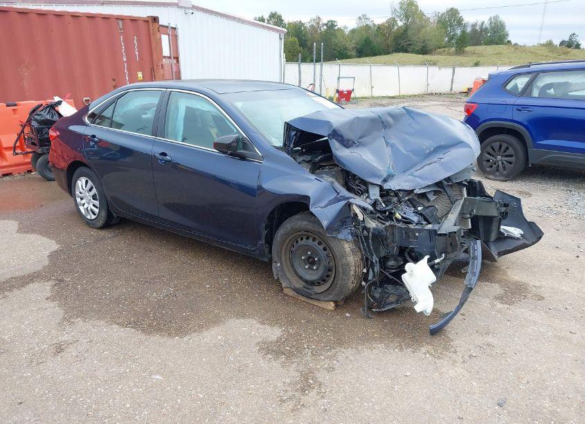 2017 Toyota Camry LE (VIN 4T1BF1FK2HU788219) main photo