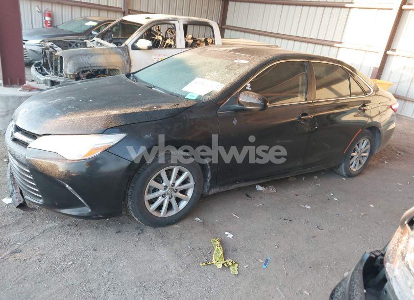 Photo 2 of 2017 Toyota Camry LE (VIN 4T1BF1FK2HU812339)