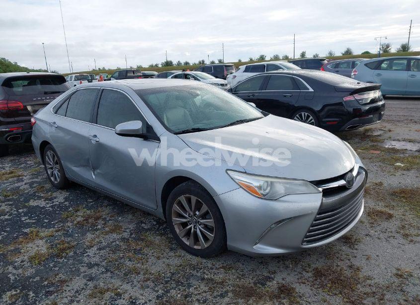 2017 Toyota Camry XLE (VIN 4T1BF1FK2HU814057) main photo