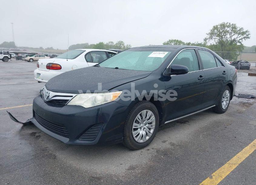 Photo 2 of 2013 Toyota Camry LE (VIN 4T1BF1FK3DU232950)