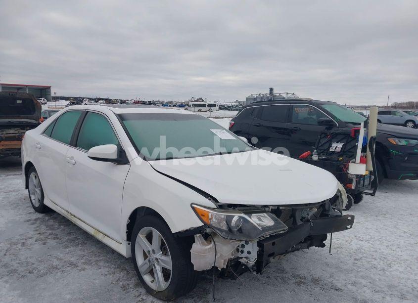 2013 Toyota Camry SE (VIN 4T1BF1FK3DU258772) main photo