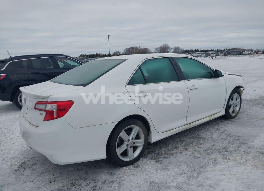 Photo 4 of 2013 Toyota Camry SE (VIN 4T1BF1FK3DU258772)