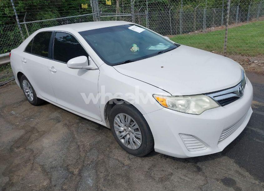 2013 Toyota Camry LE (VIN 4T1BF1FK3DU292971) main photo