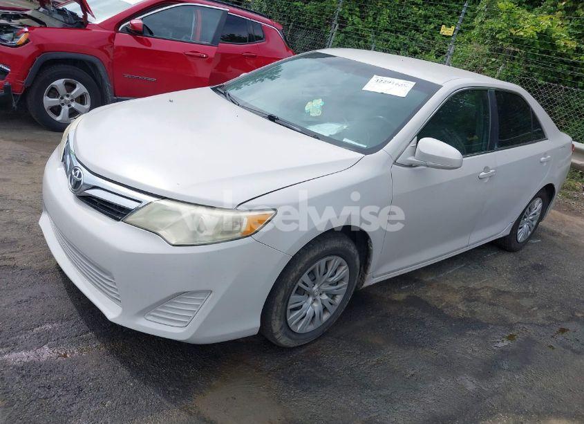 Photo 2 of 2013 Toyota Camry LE (VIN 4T1BF1FK3DU292971)
