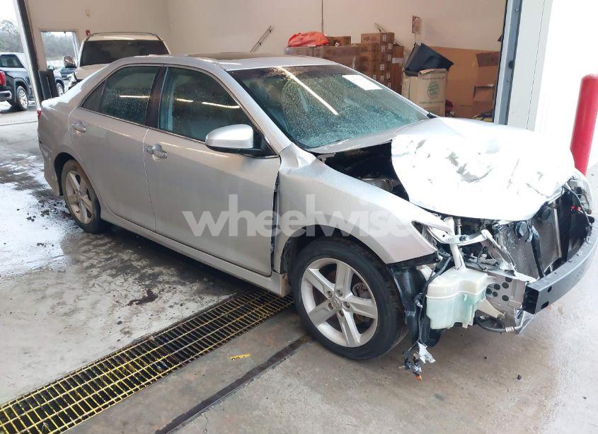 2013 Toyota Camry SE (VIN 4T1BF1FK3DU638498) main photo