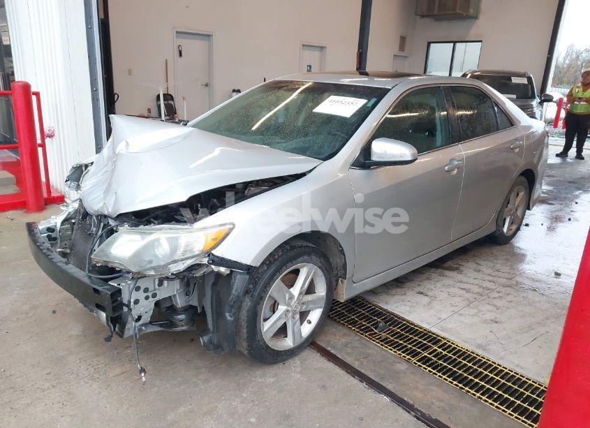 Photo 2 of 2013 Toyota Camry SE (VIN 4T1BF1FK3DU638498)